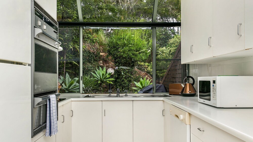 A Perfect Stay # 7 James Cook Apartments - Opposite Clarkes Beach