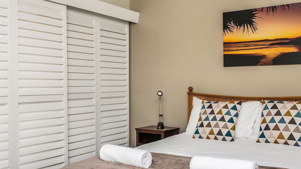 A Perfect Stay # 7 James Cook Apartments - Opposite Clarkes Beach