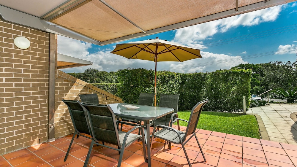 A Perfect Stay # 7 James Cook Apartments - Opposite Clarkes Beach