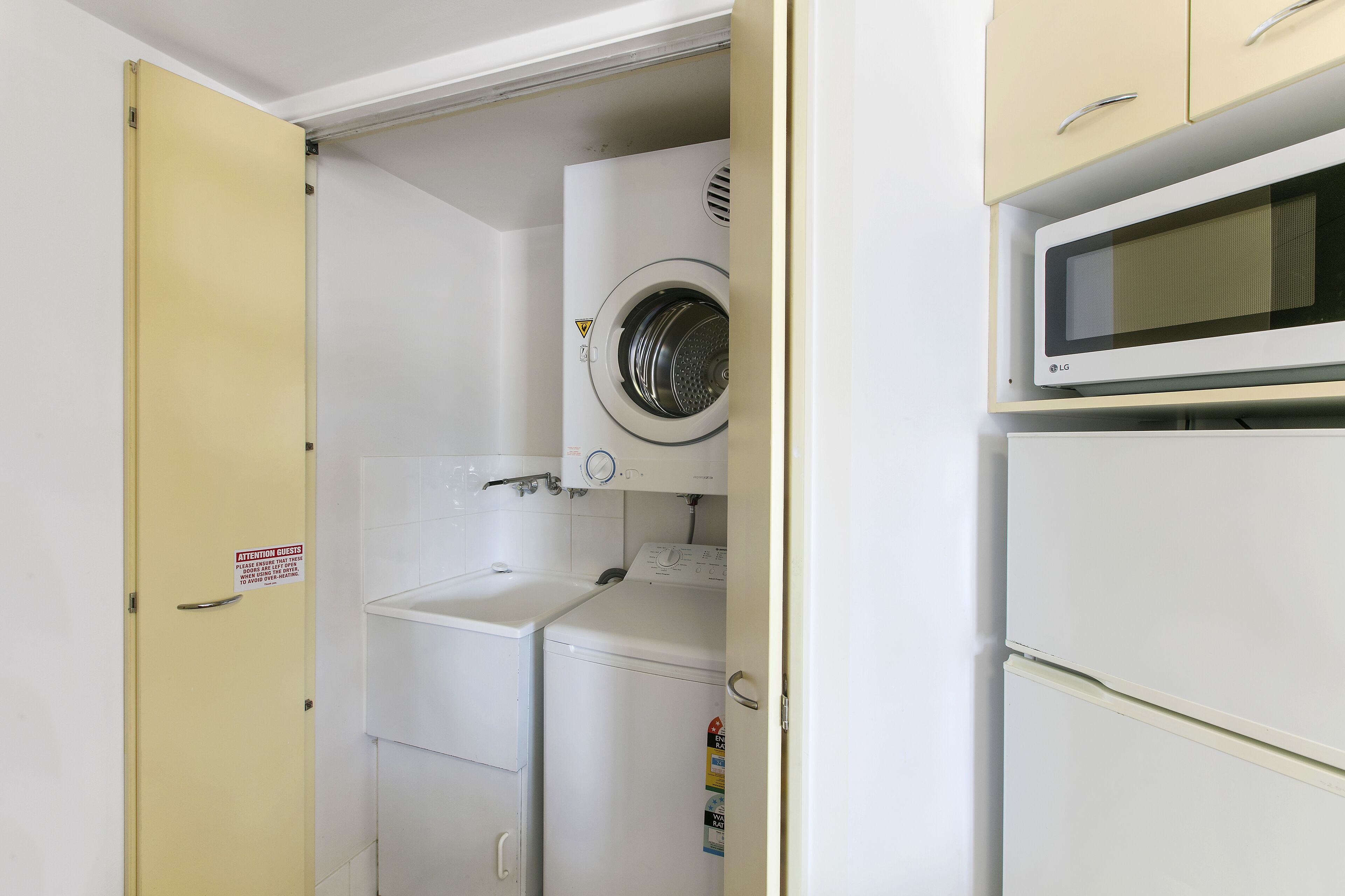 Renovated 2 Bedroom Apartment 2Blocks from Beach - Caribbean Resort Mooloolaba