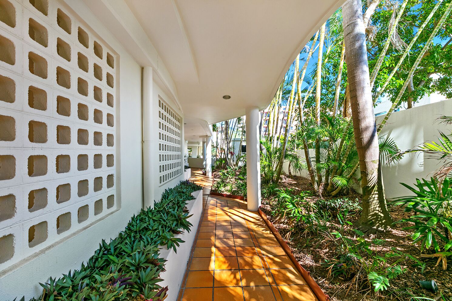 Renovated 2 Bedroom Apartment 2Blocks from Beach - Caribbean Resort Mooloolaba