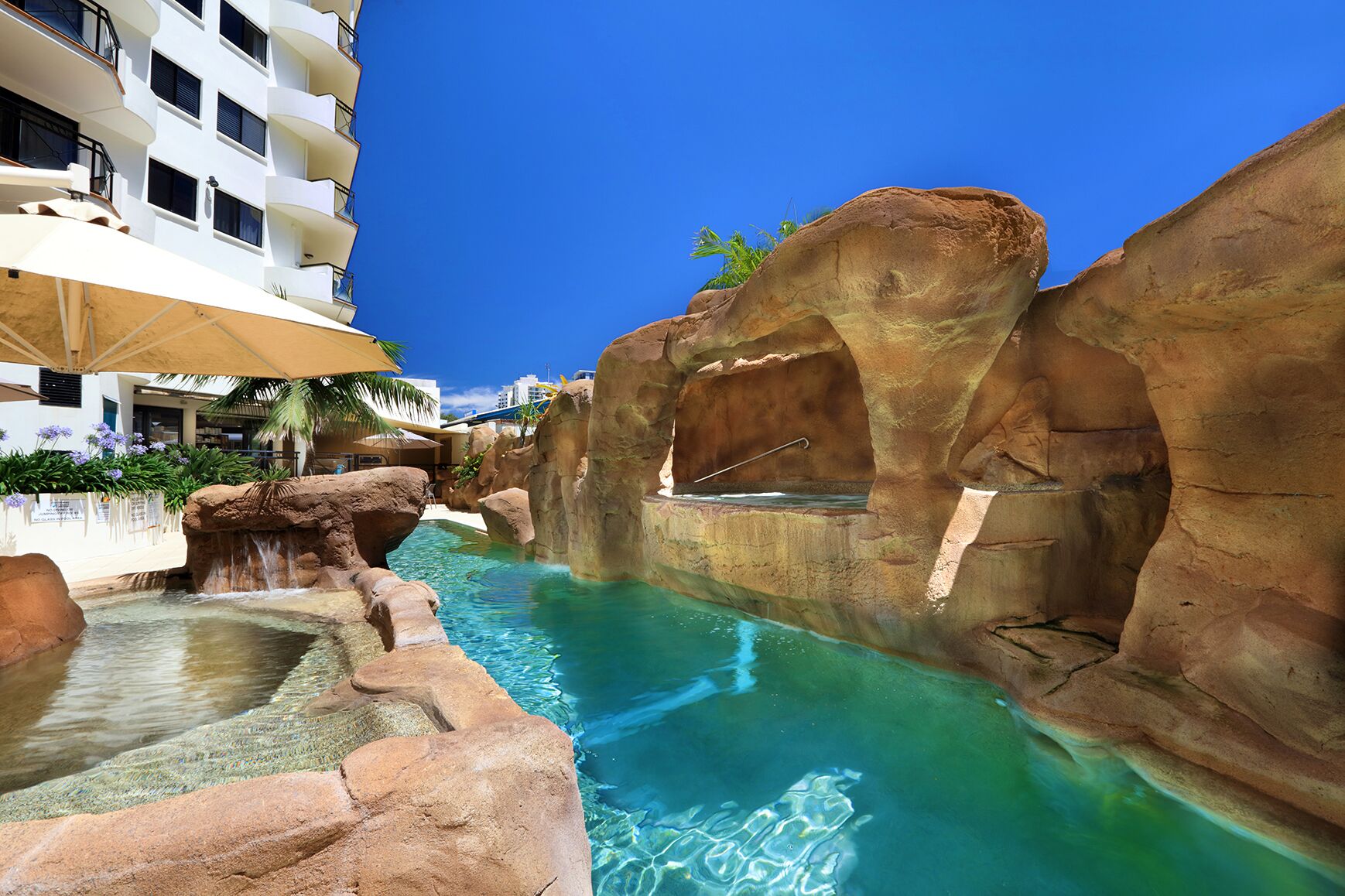 Renovated 2 Bedroom Apartment 2Blocks from Beach - Caribbean Resort Mooloolaba