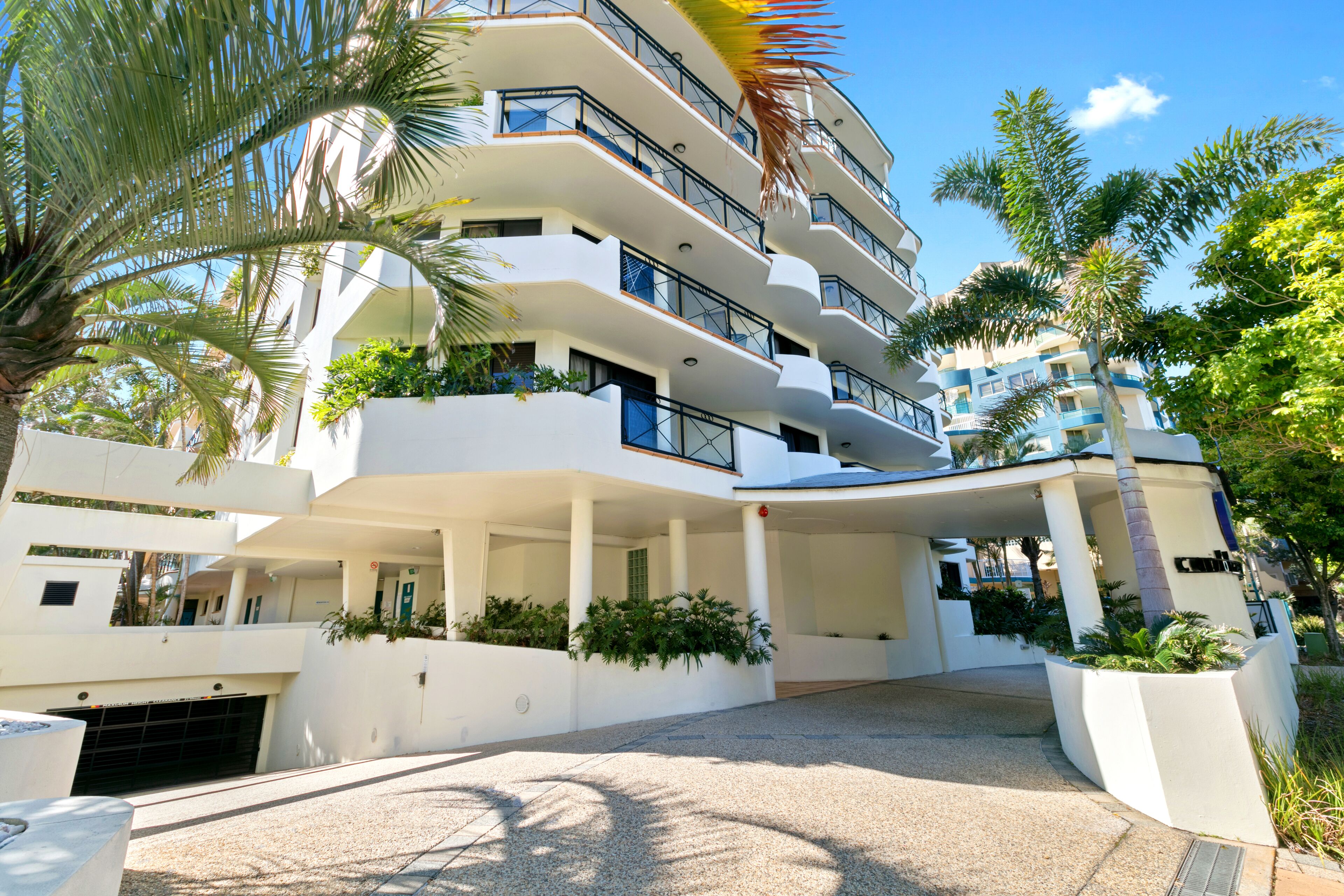 Renovated 2 Bedroom Apartment 2Blocks from Beach - Caribbean Resort Mooloolaba