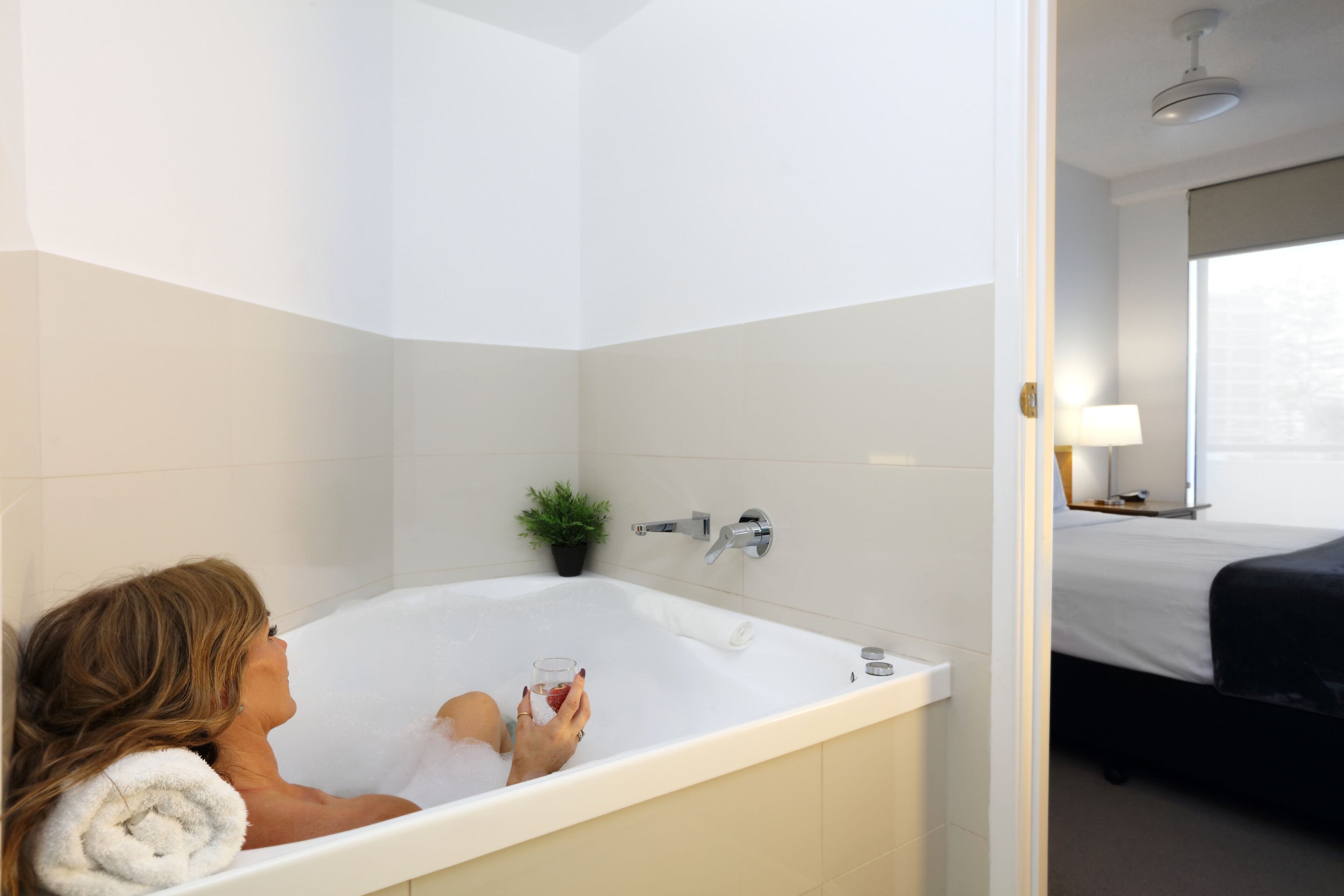 Renovated 2 Bedroom Apartment 2Blocks from Beach - Caribbean Resort Mooloolaba