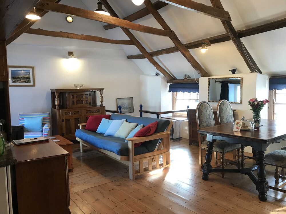 Small Quirky Stone Cottage With Great Sea Views In Marazion