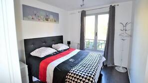 Iron/ironing board, free WiFi, linens
