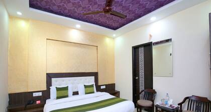OYO 14157 RS Hotel & Restaurant