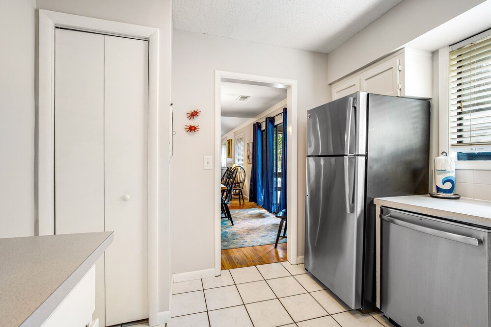 DogFriendly Home with Deck, Screened Porch & Woodland Views Near