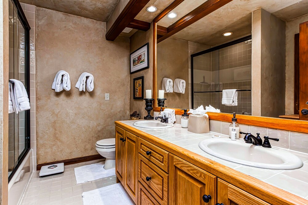 New Listing Mountain View Home W Private Hot Tub Jet