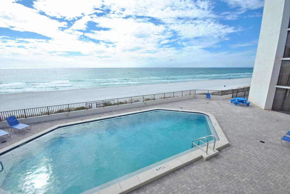 DIRECT BEACHFRONT * FREE ROUND OF GOLF DAILY & MORE! POOL, HOT TUB & MORE!