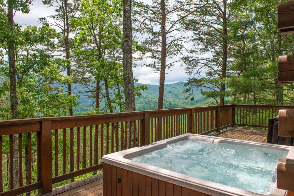 Charming Family Cabin With Private Hot Tub Shared Pool
