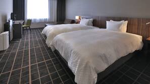 Blackout drapes, free WiFi, linens