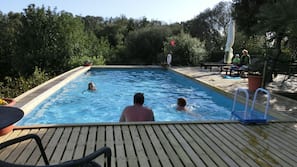 2 piscine all'aperto, ombrelloni da piscina, lettini