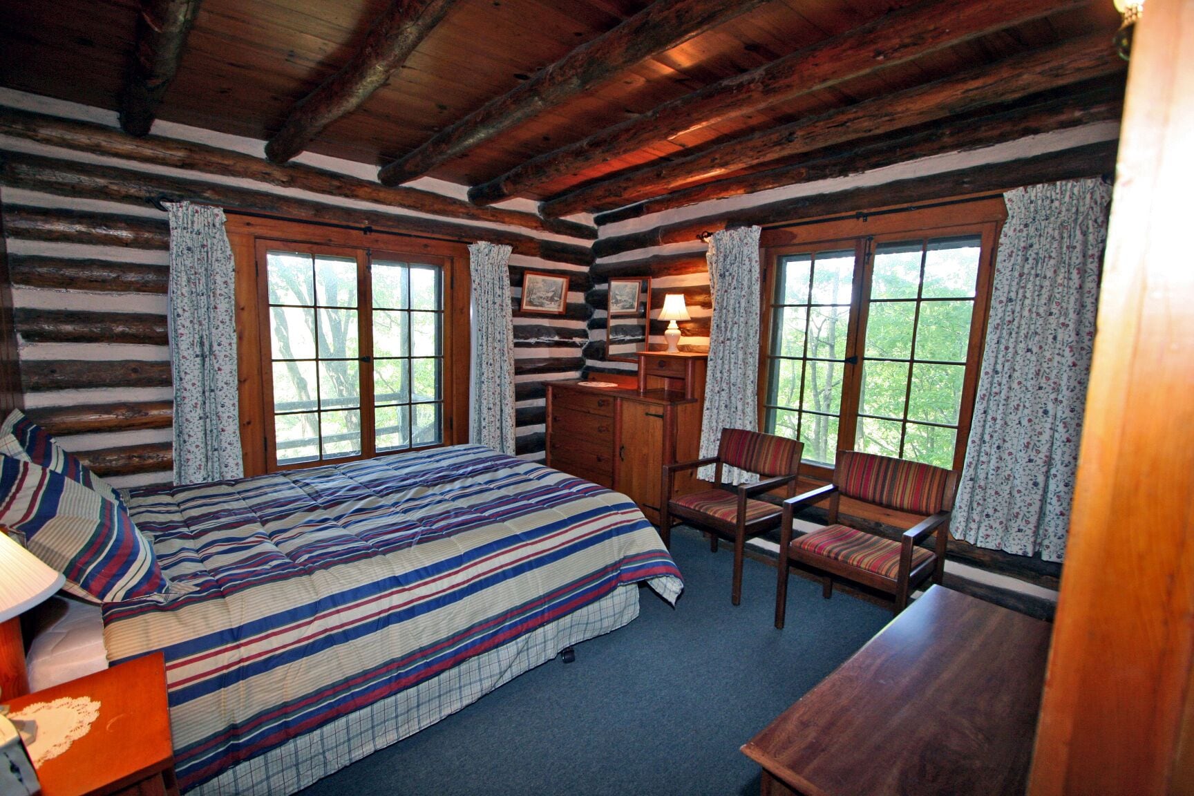 Log Cabin with a spectacular view of the Shenandoah River and the Massanutten Mo in Winchester, United States