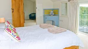 4 bedrooms, individually decorated, individually furnished, free WiFi