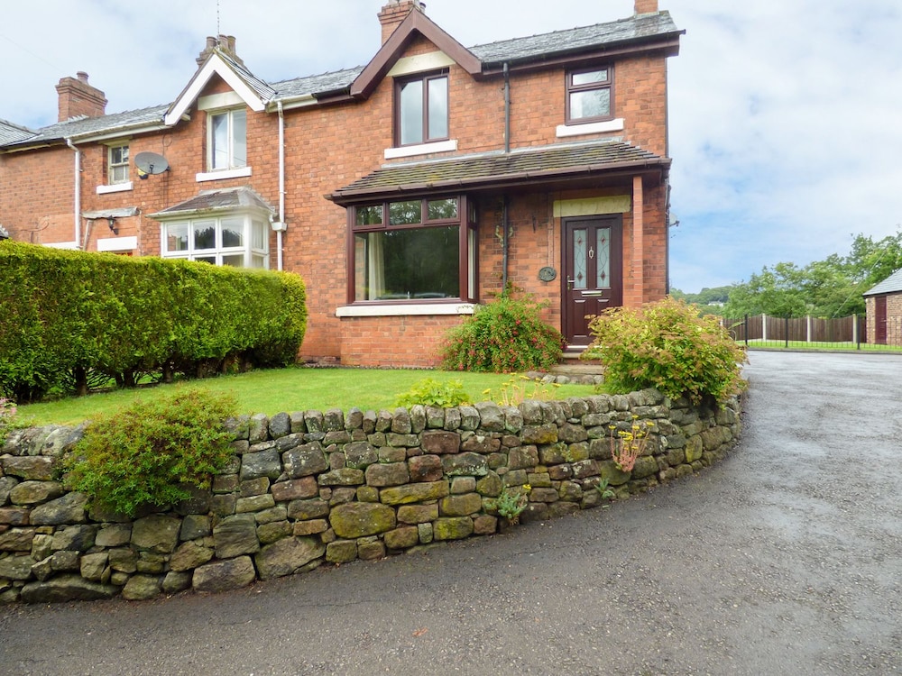Churnet Valley Cottage In Stoke On Trent Hotel Rates Reviews