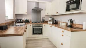 Dishwasher, cookware/dishes/utensils