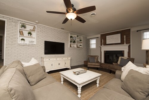 Top 10 Accommodation Mphis Zoo From Au 74 Wotif Hotels Mphis Zoo The Crosstown Cottage