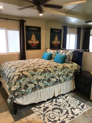 Ocean Front Surf Rider Condo In Mission Beach On The Boardwalk Featured Image Guestroom