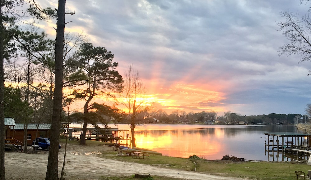 , ♦️Stairs to Waterfront, Cabin #3, Lake Livingston, Onalaska. Texas 