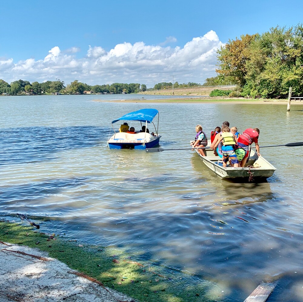 , ♦️Stairs to Waterfront, Cabin #3, Lake Livingston, Onalaska. Texas 