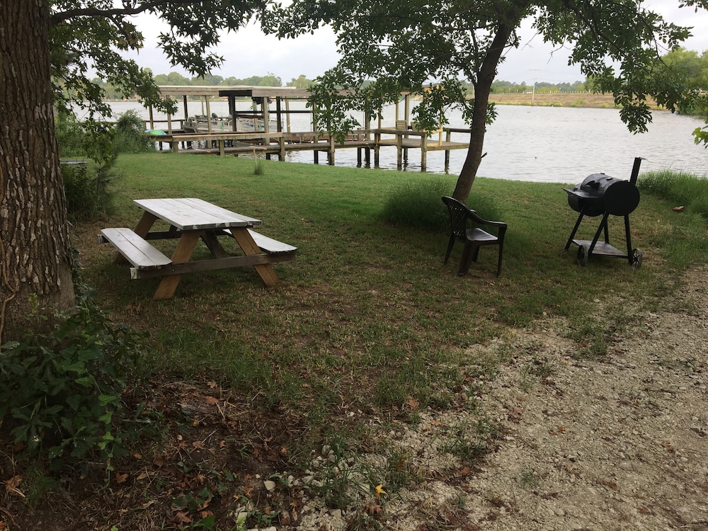 ♦️Cabin 3, Stairs to Waterfront, Lake Livingston, Onalaska. Texas in