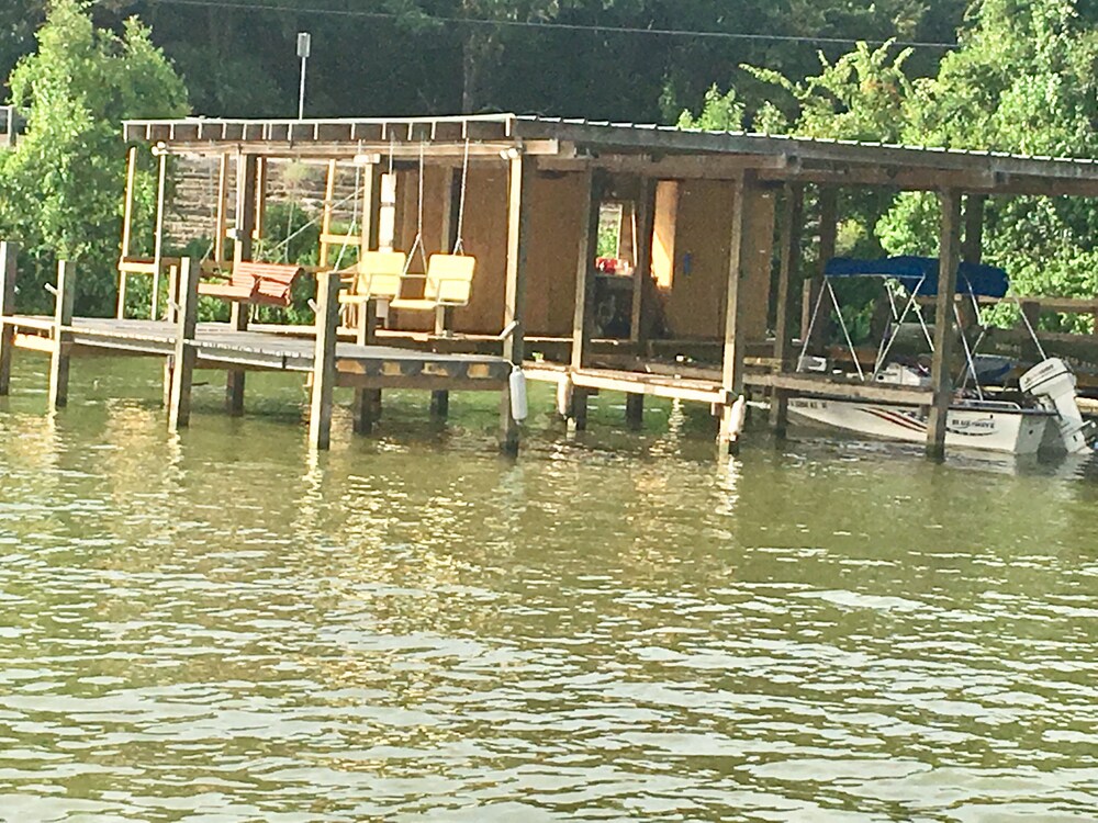 ♦️Stairs to Waterfront, Cabin 3, Lake Livingston, Onalaska. Texas in