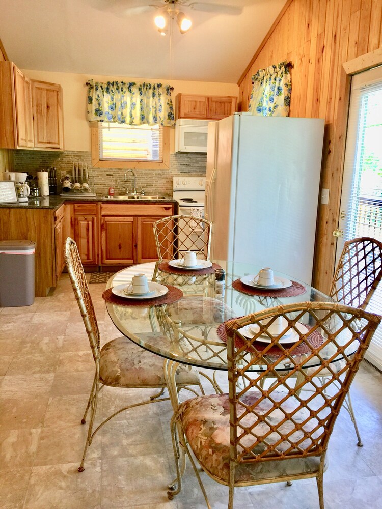 ♦️Cabin 3, Stairs to Waterfront, Lake Livingston, Onalaska. Texas in