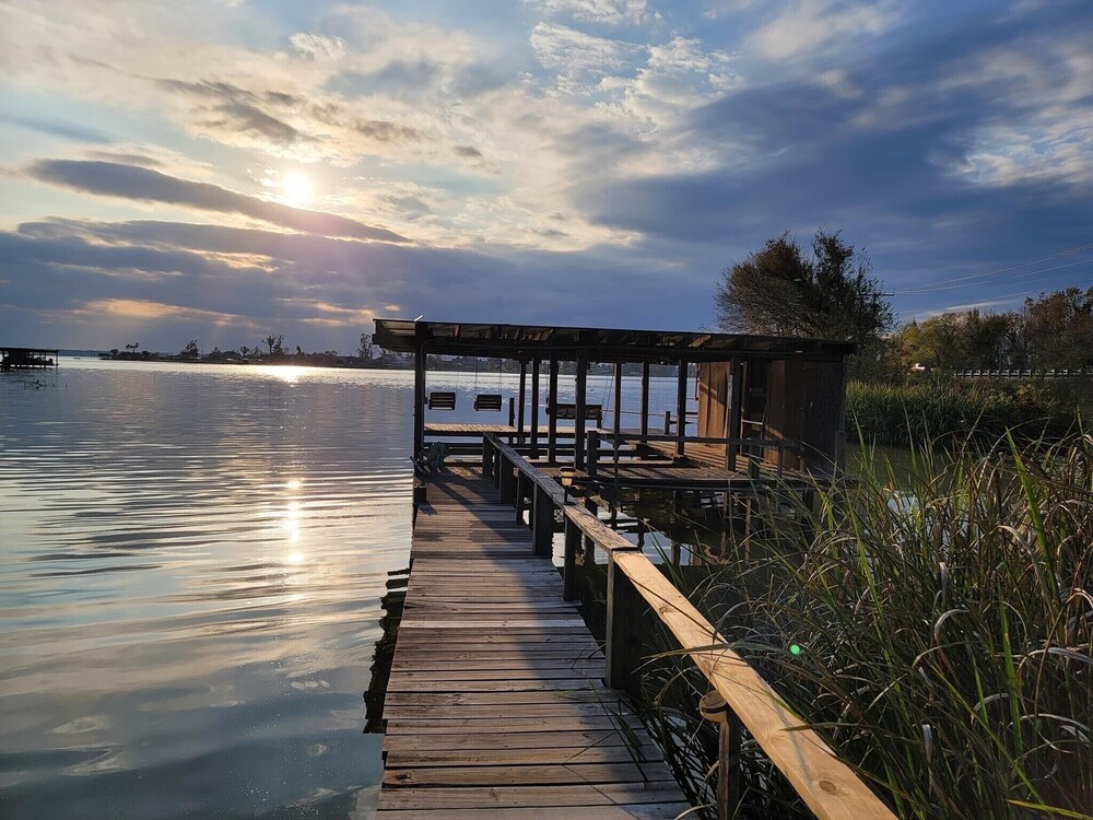 , ♦️Stairs to Waterfront, Cabin #3, Lake Livingston, Onalaska. Texas 