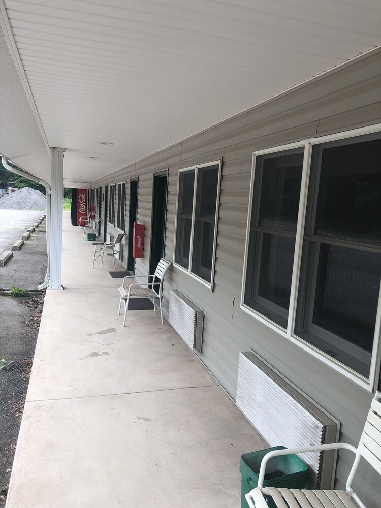 Gravity Inn Motel in Waymart Best Rates & Deals on Orbitz