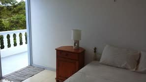 Iron/ironing board, free WiFi, linens