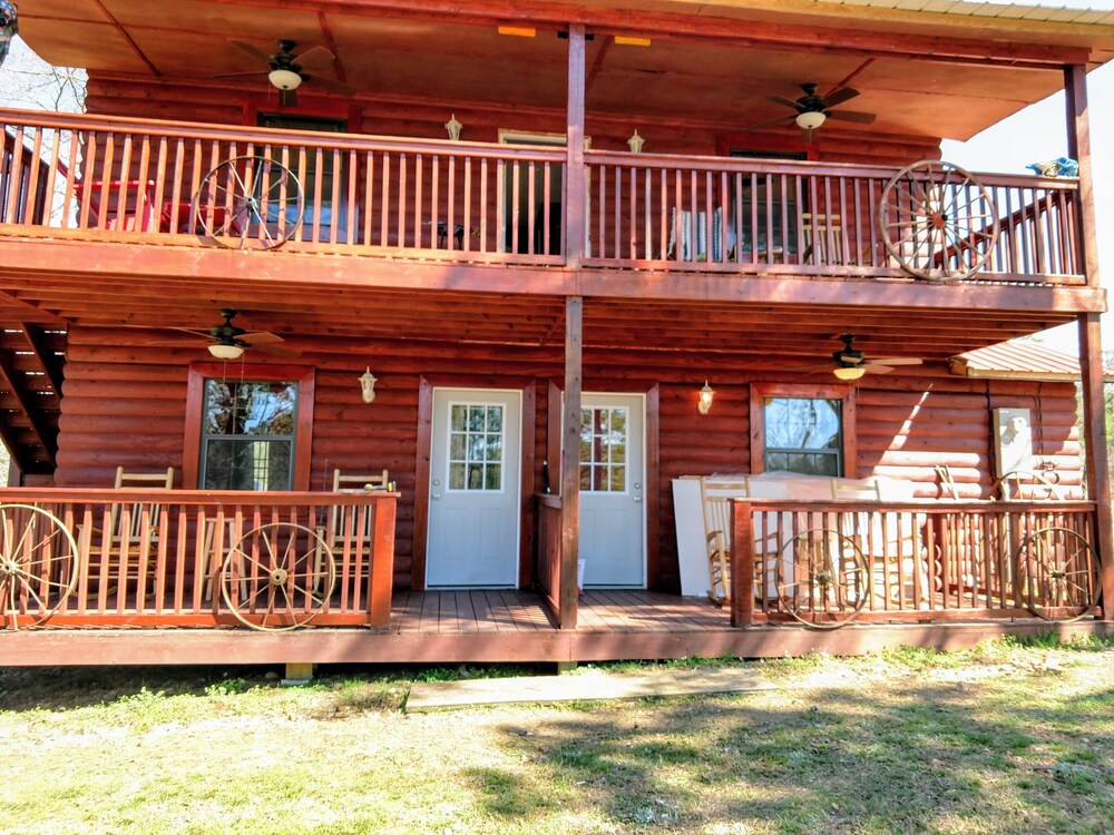 Diamond River Cabins Brand New On The River 1 Hr Response Time