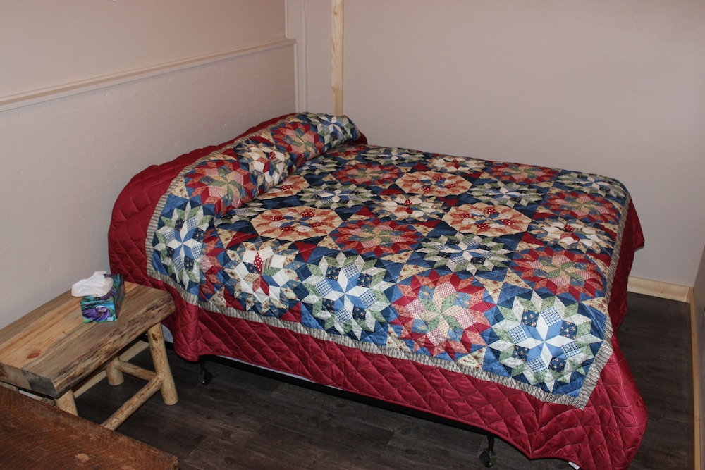 Cozy FamilyFriendly Cabin with AC near Mount Rushmore, just 15 minutes