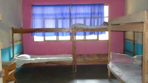 1 dormitorio, ropa de cama de alta calidad, escritorio y ropa de cama