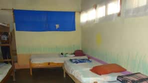 1 dormitorio, ropa de cama de alta calidad, escritorio y ropa de cama