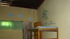 1 dormitorio, ropa de cama de alta calidad, escritorio y ropa de cama
