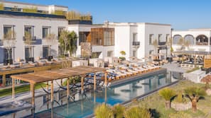 2 piscinas al aire libre, cabañas de piscina gratuitas, sombrillas