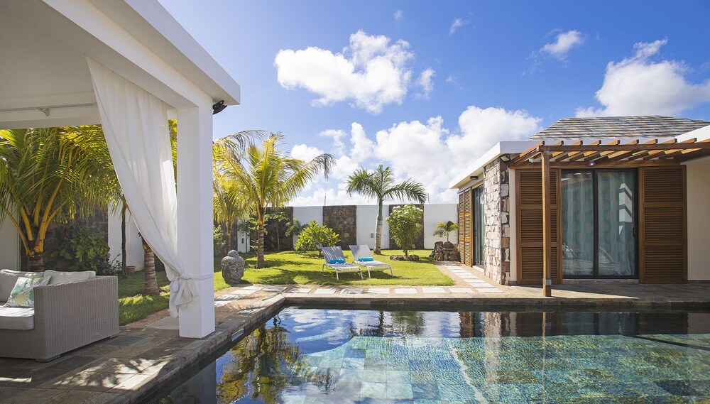 Exotic Villa Tropical Atmosphere In Cap Malheureux Hotel - 