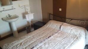 1 bedroom, premium bedding, desk, free WiFi