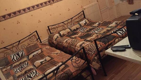 1 bedroom, premium bedding, desk, free WiFi
