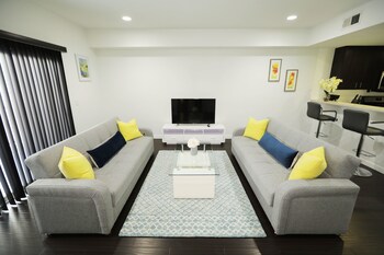 Hollywood Central Suites