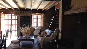 Flat-screen TV, fireplace, DVD player