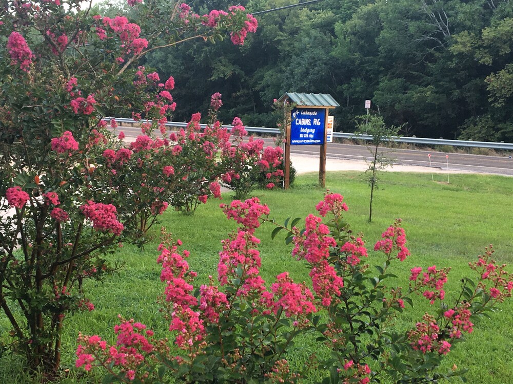 ♦️WATERFRONT CABIN 2♦️ Lake Livingston, Onalaska, Texas in Onalaska