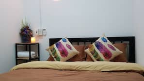 3 bedrooms, desk, iron/ironing board, free WiFi