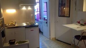 Réfrigérateur, micro-ondes, four, fourneau de cuisine