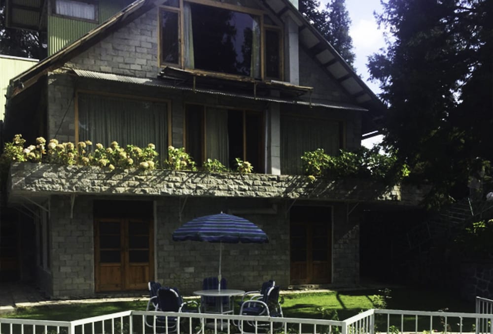 Alpine Hotel Nathiagali In Nathia Gali Hotel Rates Reviews On