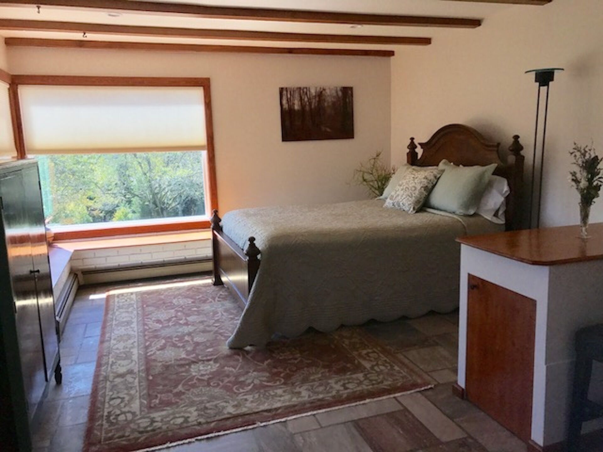 Scenic ONE Bedroom Room W/ Private Entrance/ Bath & Seasonal Pool! in New Hope, United States