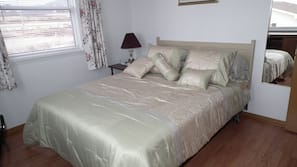3 bedrooms, iron/ironing board, WiFi, linens