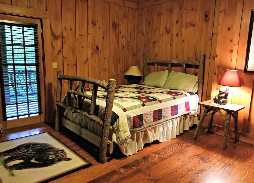 Luxury 4300 Sq Ft Rustic Log Cabin On Stream Shadow S Creek In