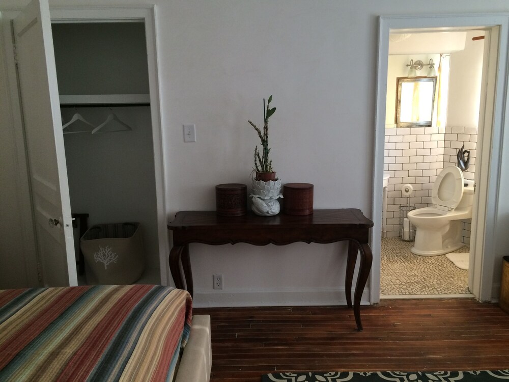 Studio Apartment, Safe & Walkable area, Pet Friendly Sarasota Vrbo